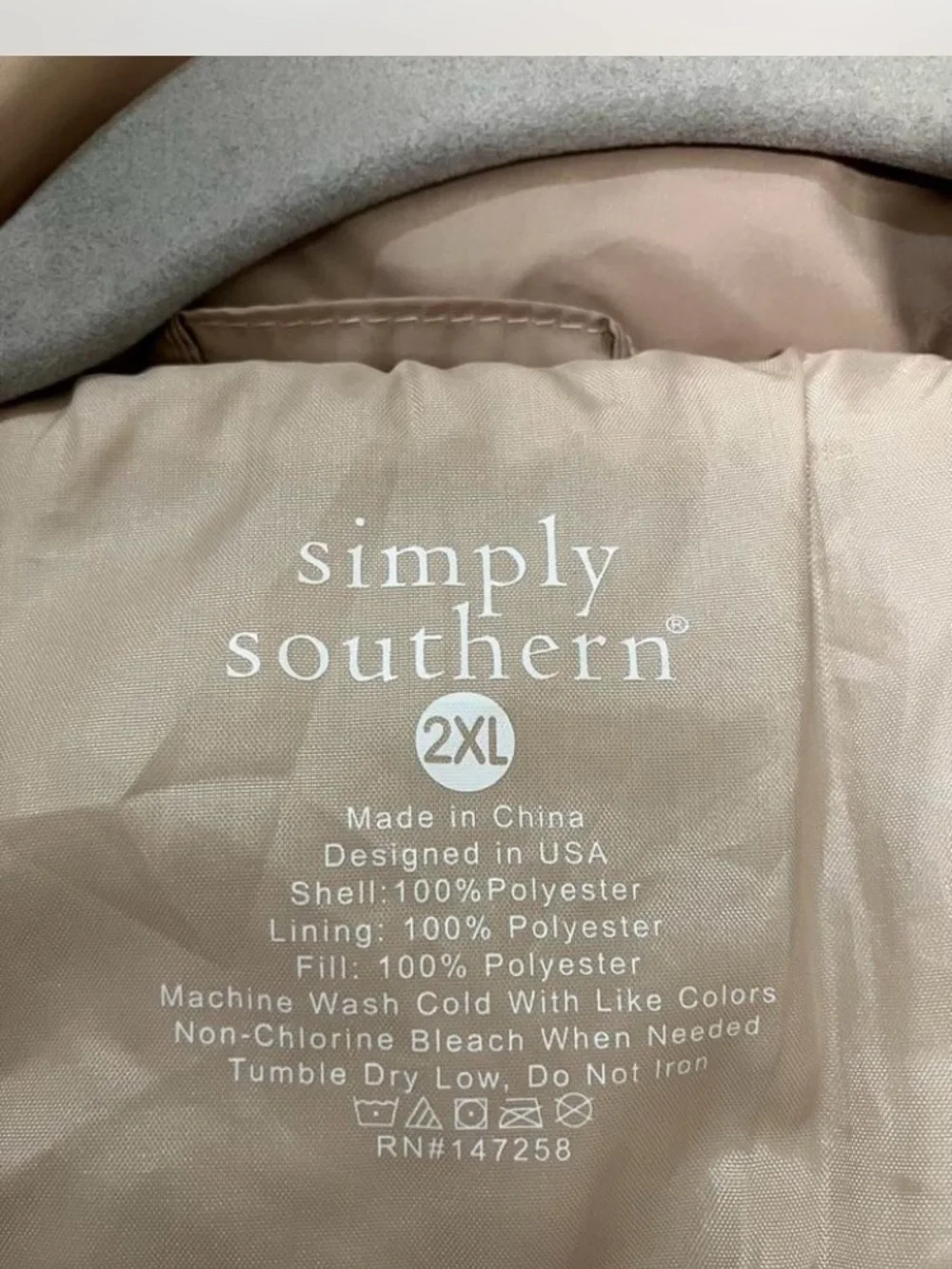Simply Southern women’s coastal champagne Lightweight Quilted full zip size XXL